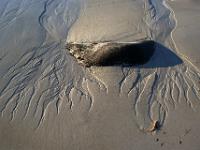 Felsklotz mit Fließstrukturen am Myrlandstrand - Lofoten